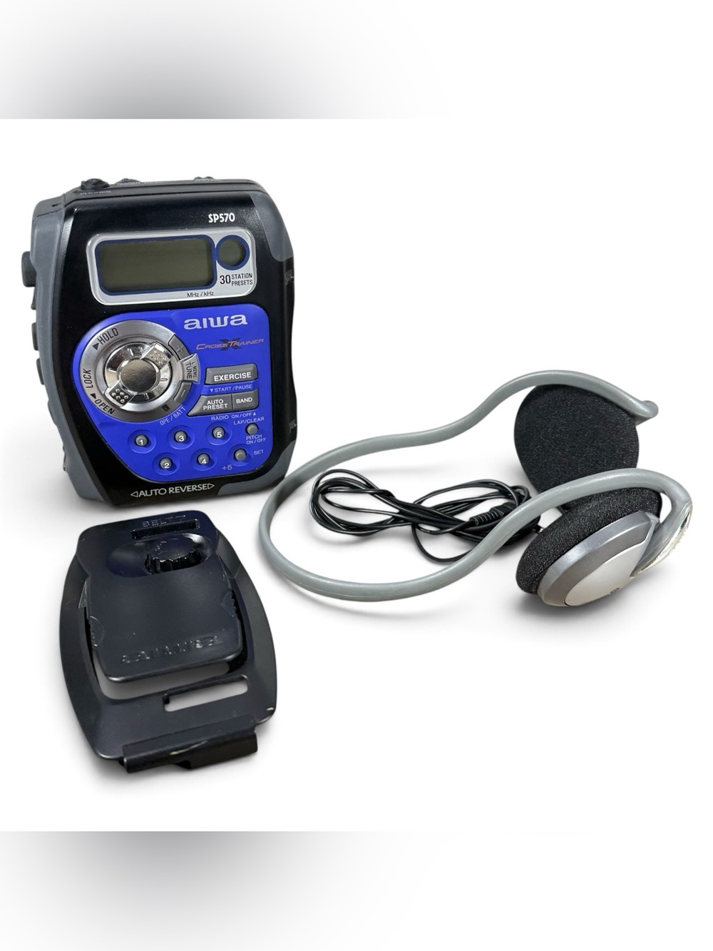 AIWA HS-SP570 Cross Trainer AM/FM Radio Stereo Cassette Player Coby Headphones